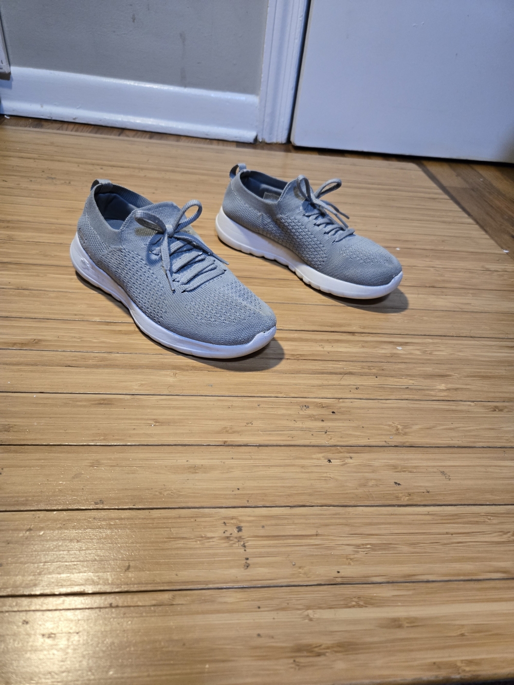 Skechers GoWalk Joy Women's Size 6.5 Gray Sneakers